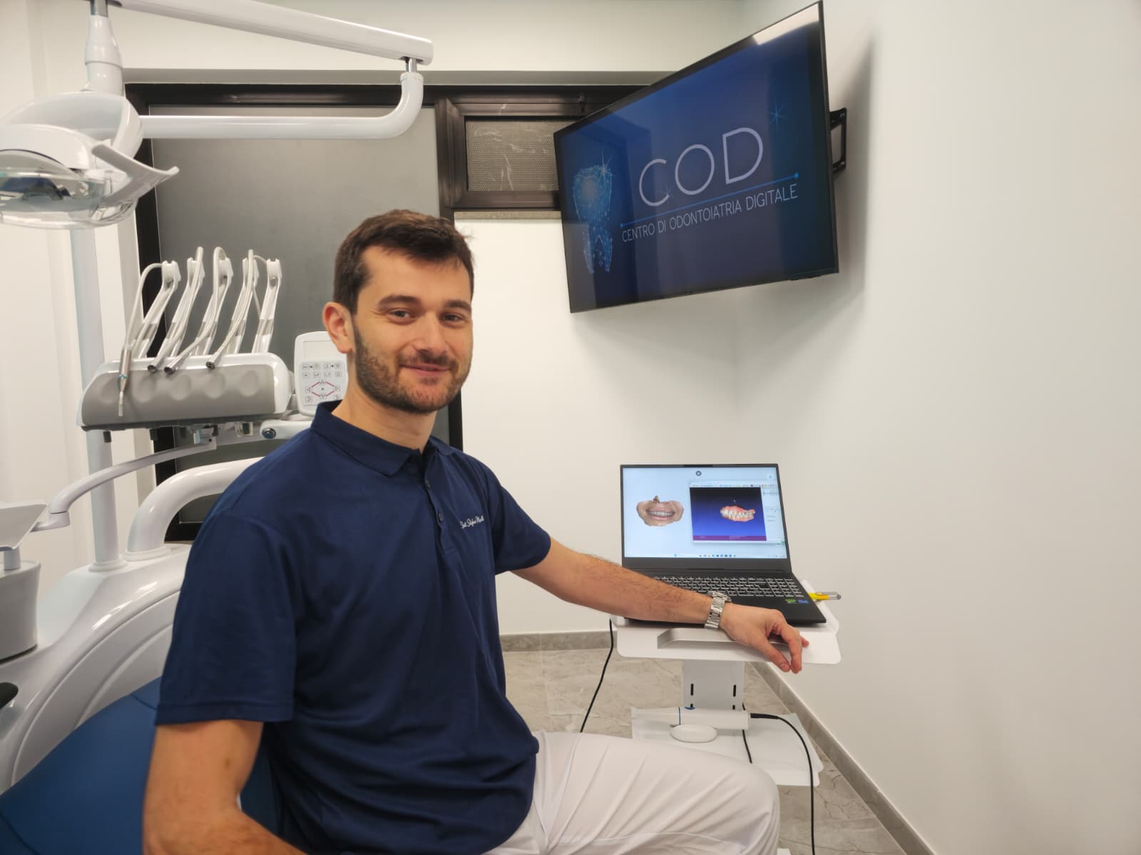 Dott. Stefano Maselli con scansione 3D – Centro di Odontoiatria Digitale, Lesina